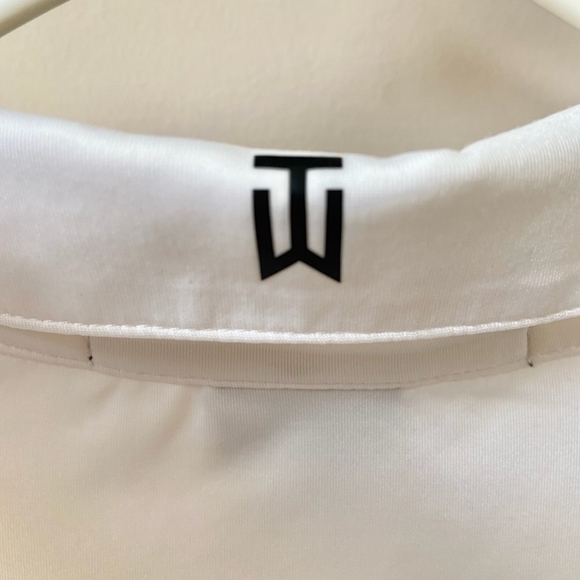 Tiger Woods dry fit golf shirt - Picture 2 of 4